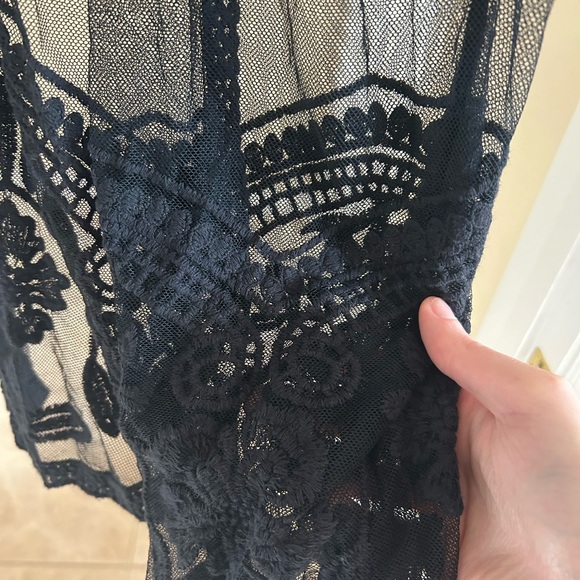 Elegant Black Lace Kimono - Picture 4 of 4